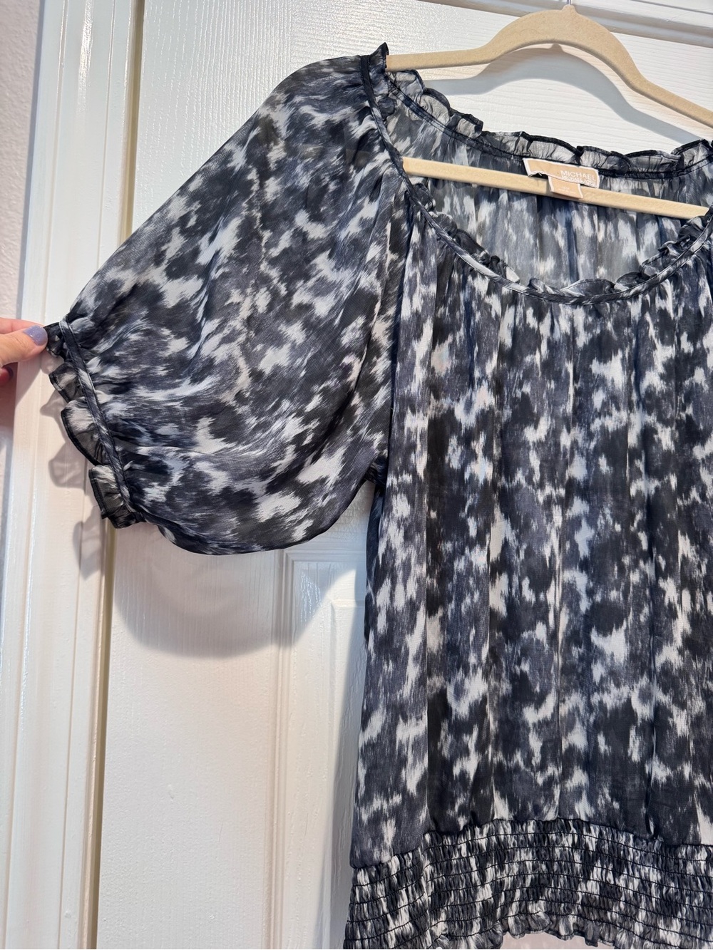 Michael Kors Abstract Sheer Blouse - Black & White - size Medium - Picture 3 of 5